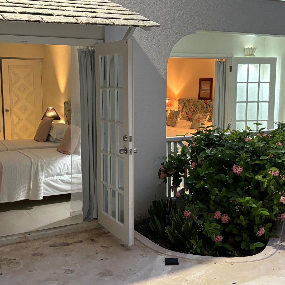 Mullins Beach House - 2 bed apartment for 4 people