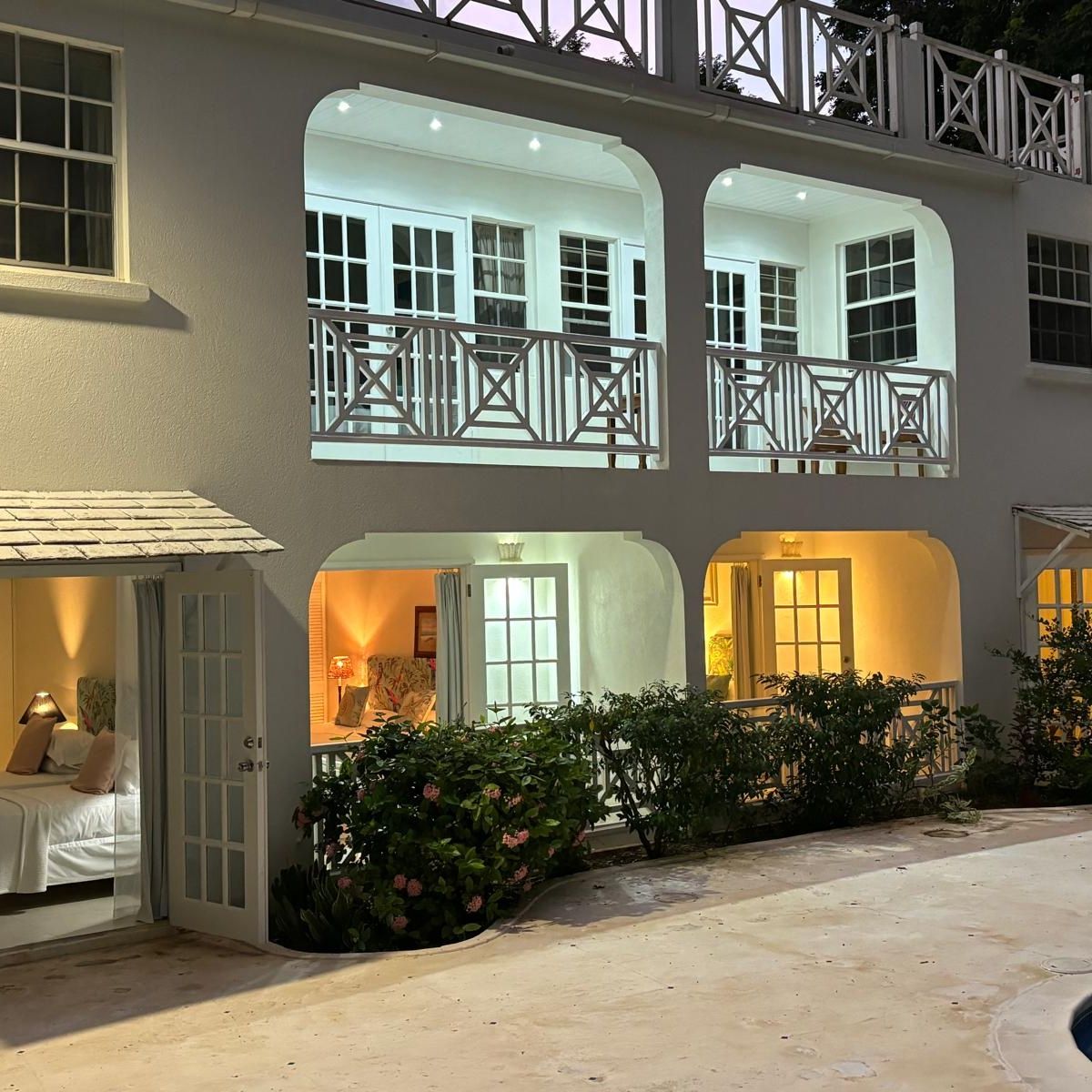 Mullins Beach House - 8 bed option for 16 people