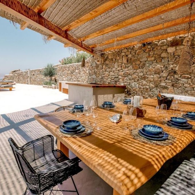 5 nights in scenic villa for 6 people in Mykonos