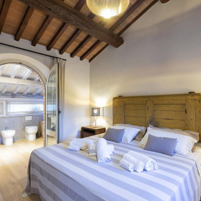 Luxury Tuscan Villa 7 night stay for 8 people with Private Chef Dinner