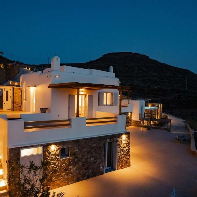 5 nights in scenic villa for 6 people in Mykonos