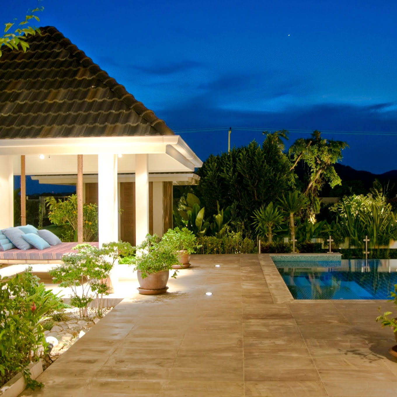7 night stay in a luxury private villa in Thailand for 12 people