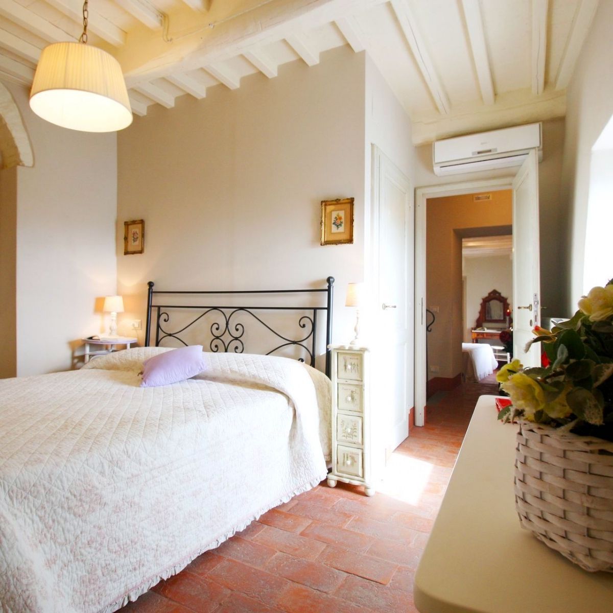 7 night stay in a 4 bedroom villa in Tuscany for 8 people